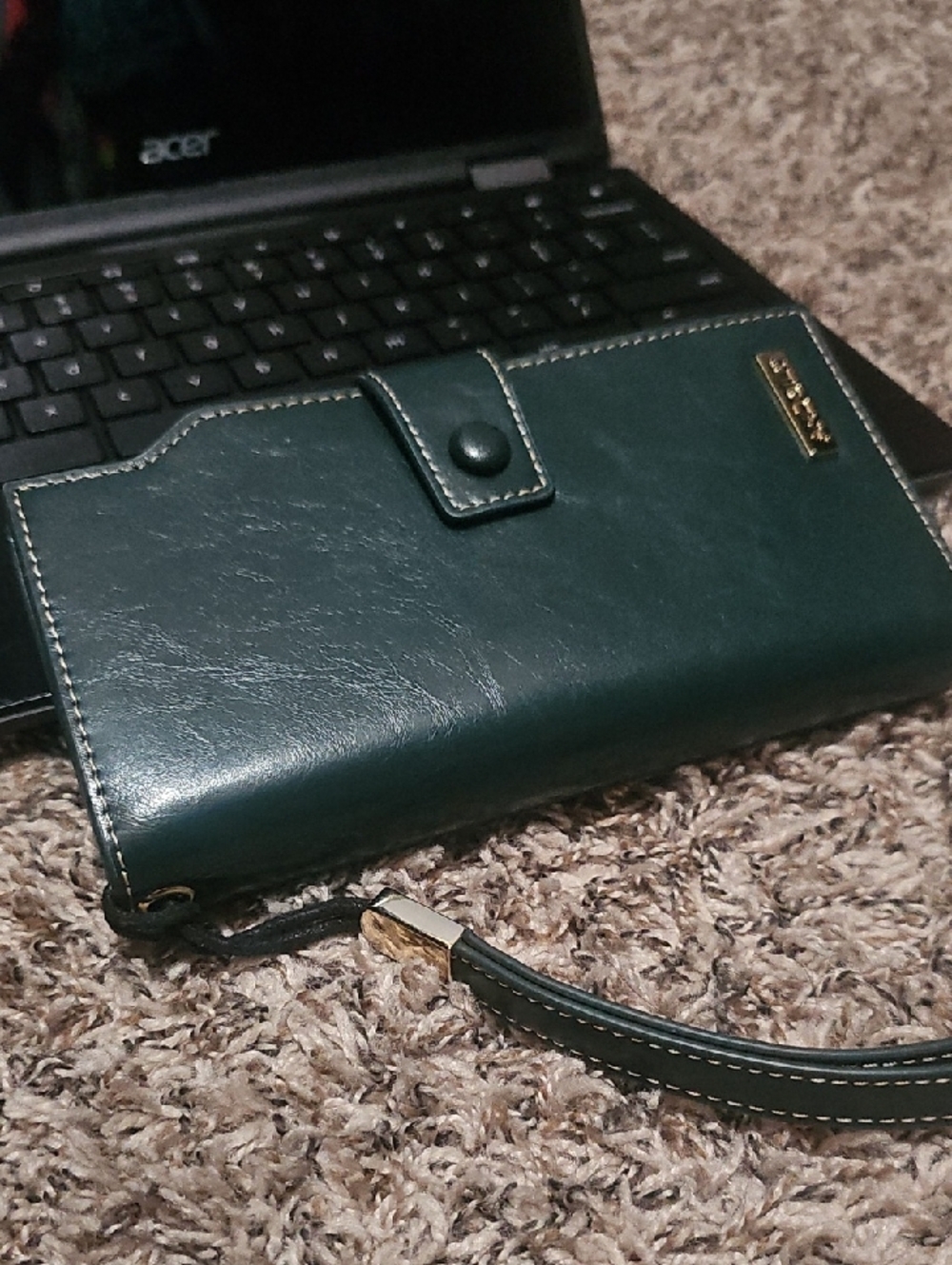 Dark Green Women's Wallet with Gold Plaque